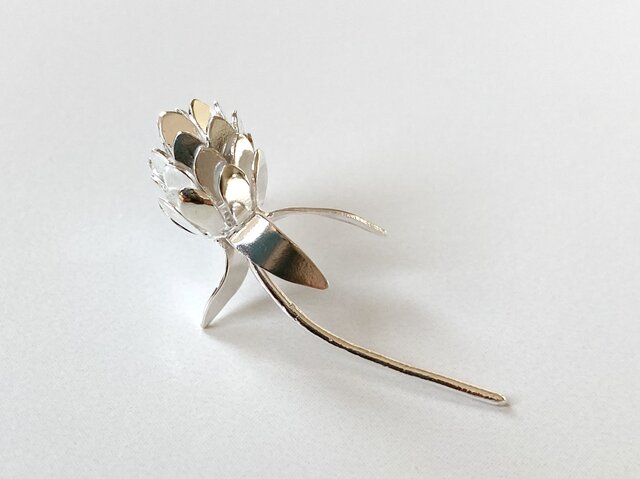 千日紅のピンブローチ | iichi 日々の暮らしを心地よくする