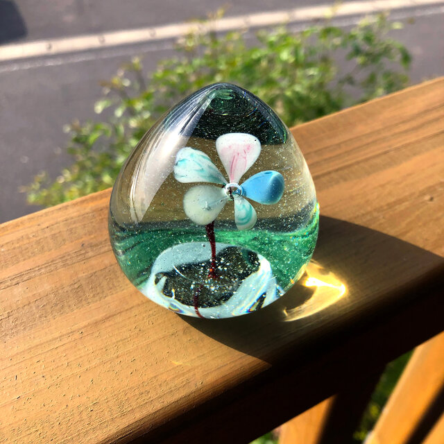 花のペーパーウェイト | iichi 日々の暮らしを心地よくする