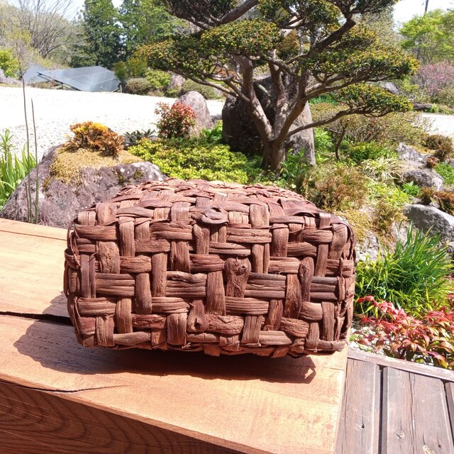 貴重な山葡萄の蔓で編んだ手提げ籠(バッグ) 【中Ⅰ】三つ編み 202105