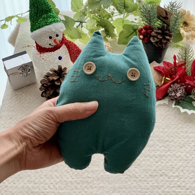 パステルカラー】グリーンの猫のぬいぐるみ「ふにゃ〜た」 | iichi