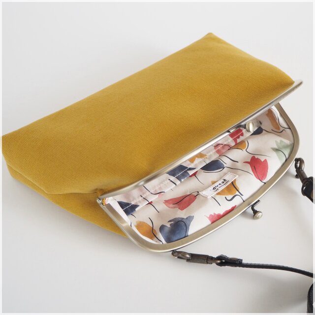 □コーデュロイ×リバティのがま口ショルダーバッグ / マスタード