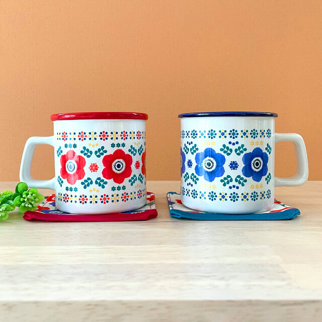 アネモネのペアマグカップ 赤＆青〈コースター付〉陶器 花柄 結婚祝い