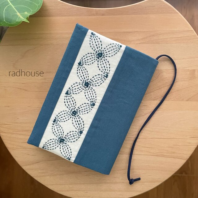 刺し子ブックカバー ブラウン/花文模様 文庫本サイズ 布 パッチワーク