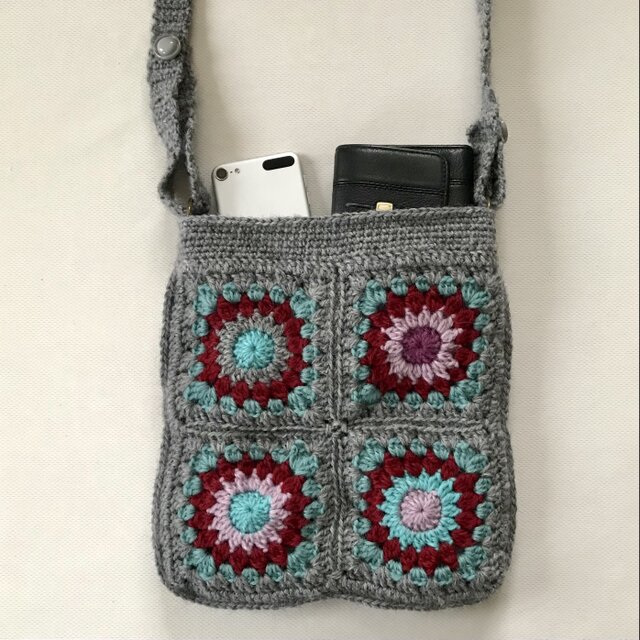 ウール100% かぎ針編みのショルダーバッグ ポシェット サコッシュ