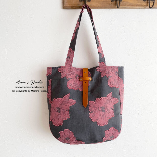 おしゃれな ジャガード織り ピンク 花 大柄 グレー 革 (中) トート