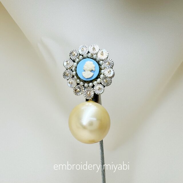 アンティーク調カメオ大粒パールのブローチ (リュネビル刺繍) | iichi