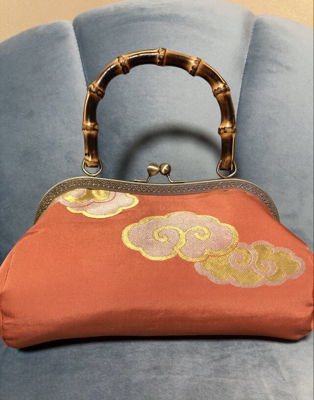 ☆バンブーがま口バッグ 焼きバンブー持ち手 朱のドラゴン☆ | iichi