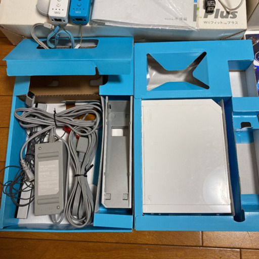 アウトレット 任天堂Wii本体＆WiiFit Plus、マリオカートセット他ソフト5本