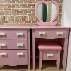ピンクリボンハートドレッサーとチェスト (ことね) 川西のドレッサーの