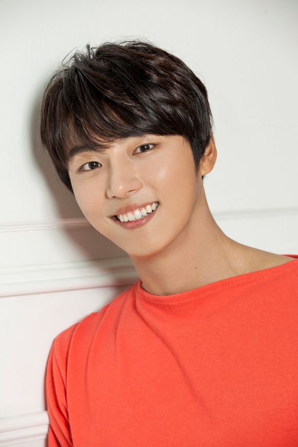 終了しました】ユン・シユン直筆サイン入りチェキを2名様に！応募は