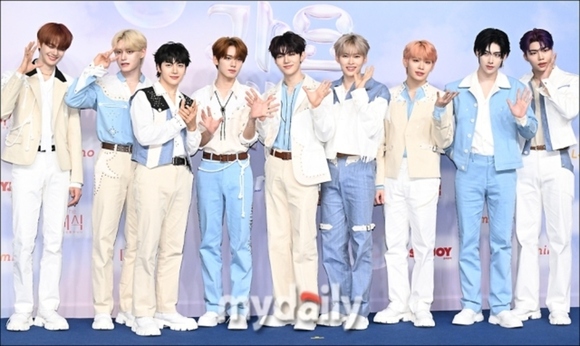 PHOTO】ZEROBASEONE「2024 SBS歌謡大典Summer」ブルーカーペットに登場