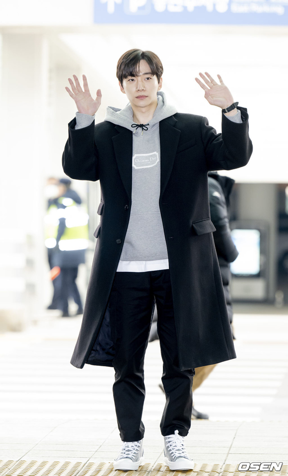 PHOTO】2PM ジュノ「2022 AAA」のため日本へ出国（動画あり） - Kstyle