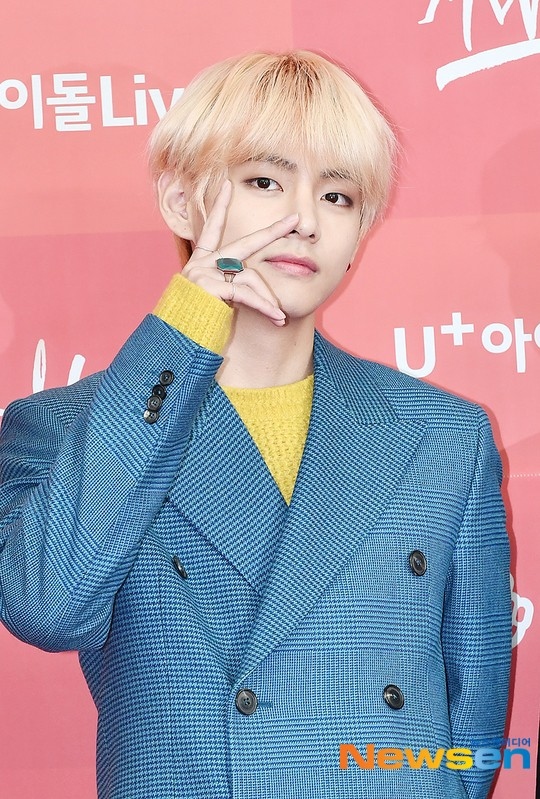 BTS（防弾少年団）のV、自身の定番ポーズ？少し個性的なVサインの魅力