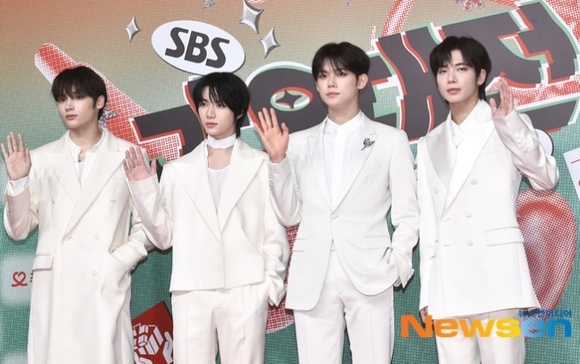 PHOTO】TOMORROW X TOGETHER「2024 SBS歌謡大典」レッドカーペットに
