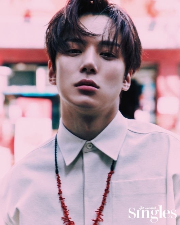 MONSTA X ミニョク、初のソログラビアを公開…カリスマ性あふれる眼差し