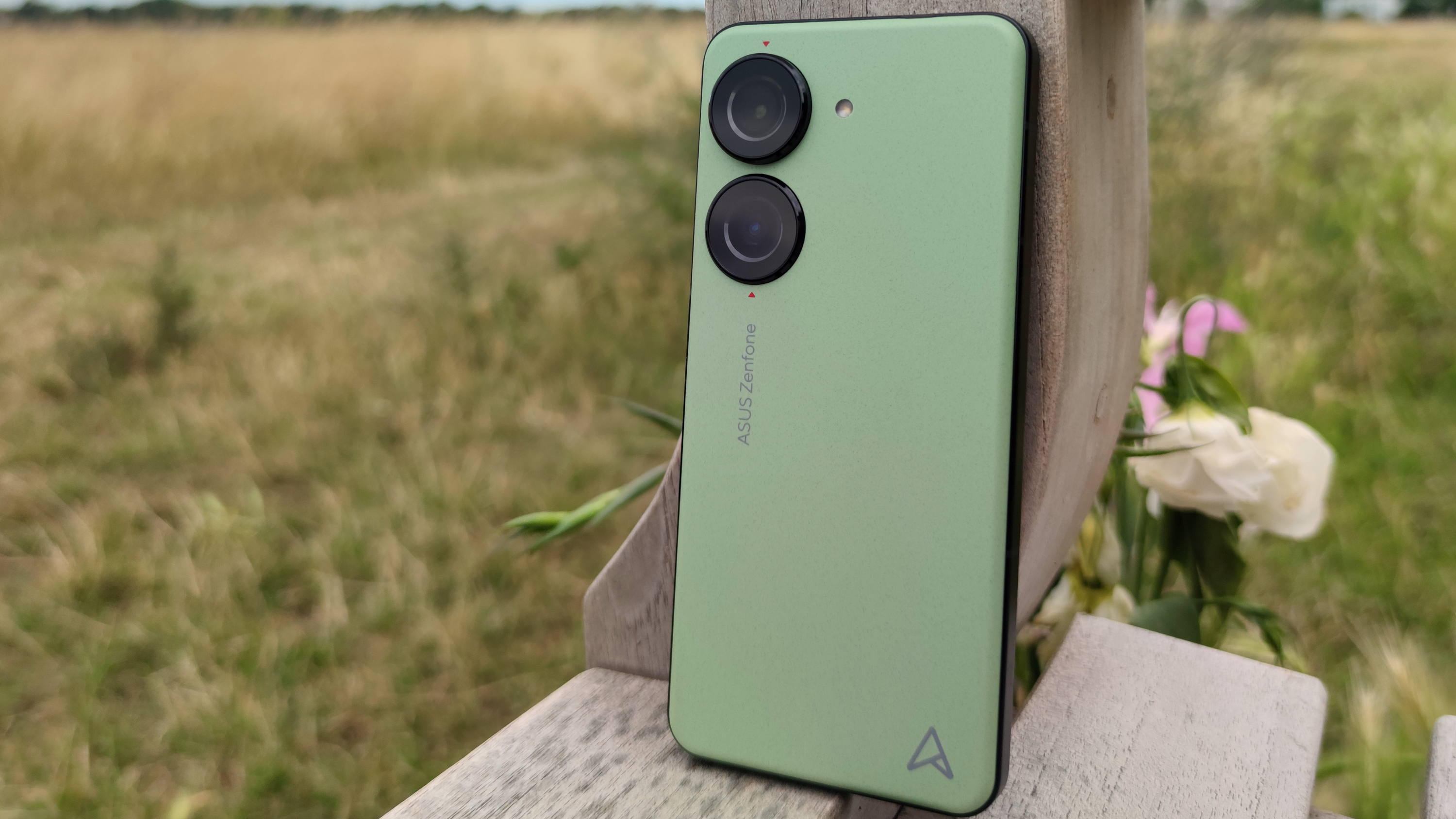 Asus Zenfone 10 review: powerful and pocketable but performative