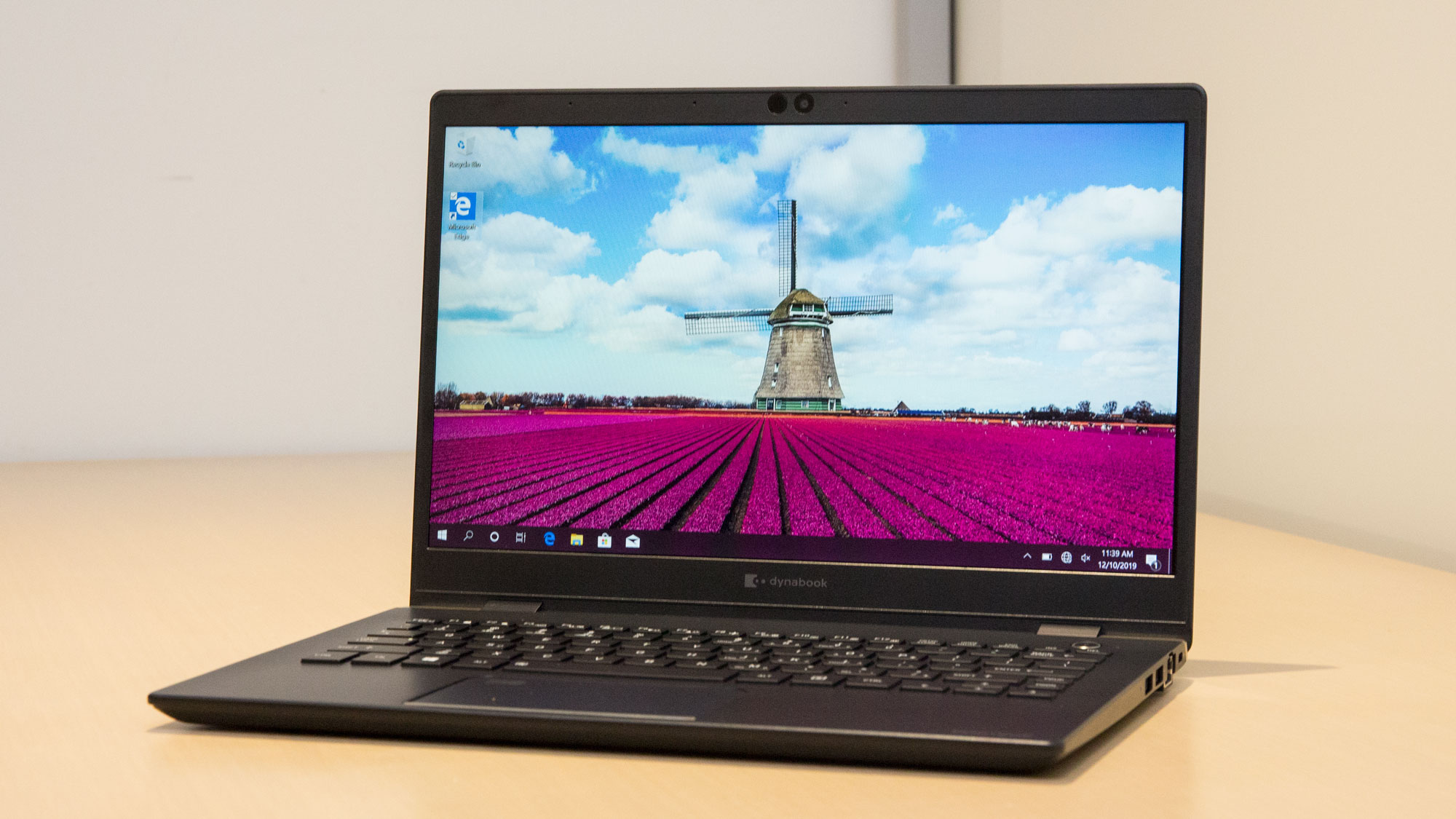 Hands-on review: Dynabook's Portégé X30L weighs less than 2 pounds