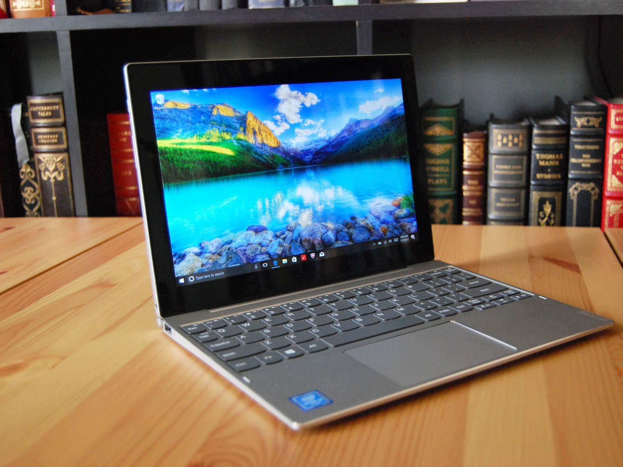 Lenovo Miix 320 review: Portable sidekicks don't come much cheaper