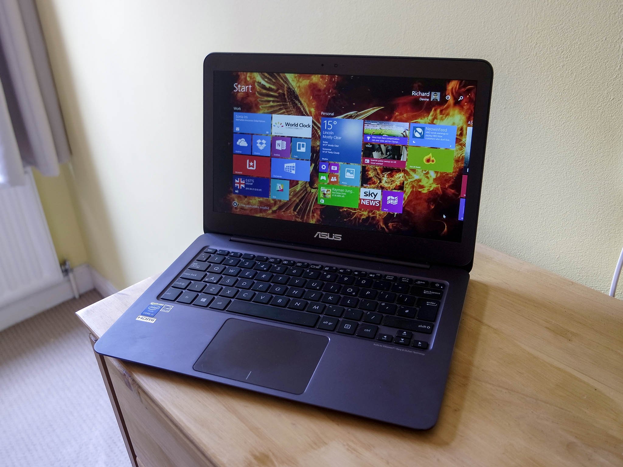 The Asus Zenbook UX305: A gorgeous Windows 8.1 Ultrabook at an