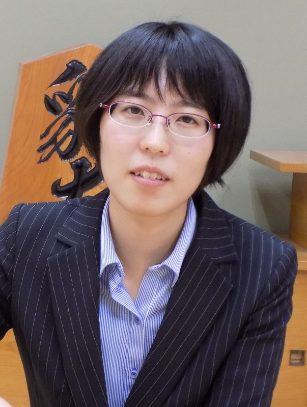 将棋：里見香奈が女流5冠守る 女流王将戦で3連覇 | 毎日新聞