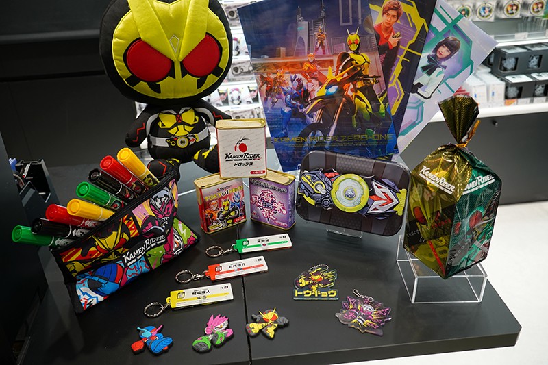 話題：世界初の仮面ライダーグッズ公式ショップ 東京駅に7月1日