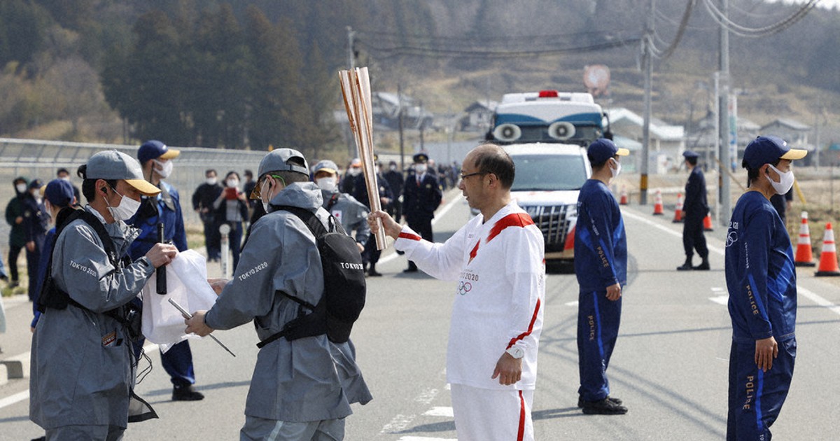 聖火トーチ7万円、買う？ 「一生の記念」「2万円なら」 | 毎日新聞