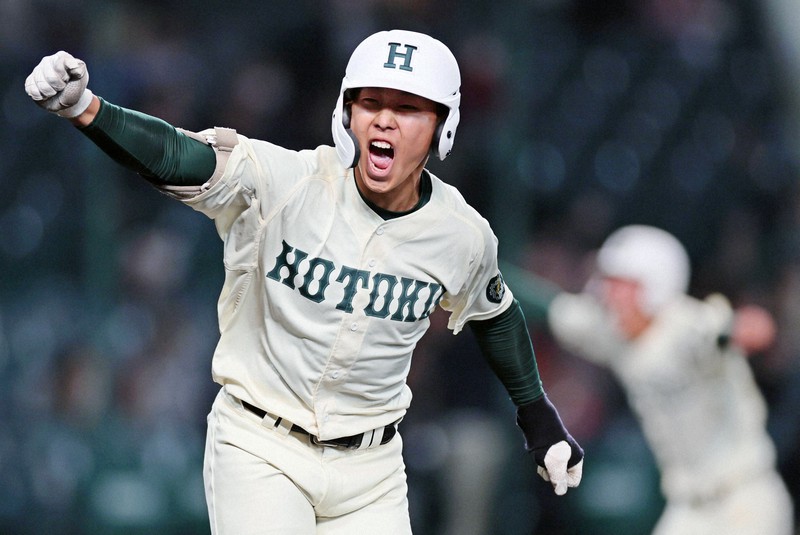 報徳学園がサヨナラ勝ちで4強 仙台育英、夏春連覇ならず センバツ