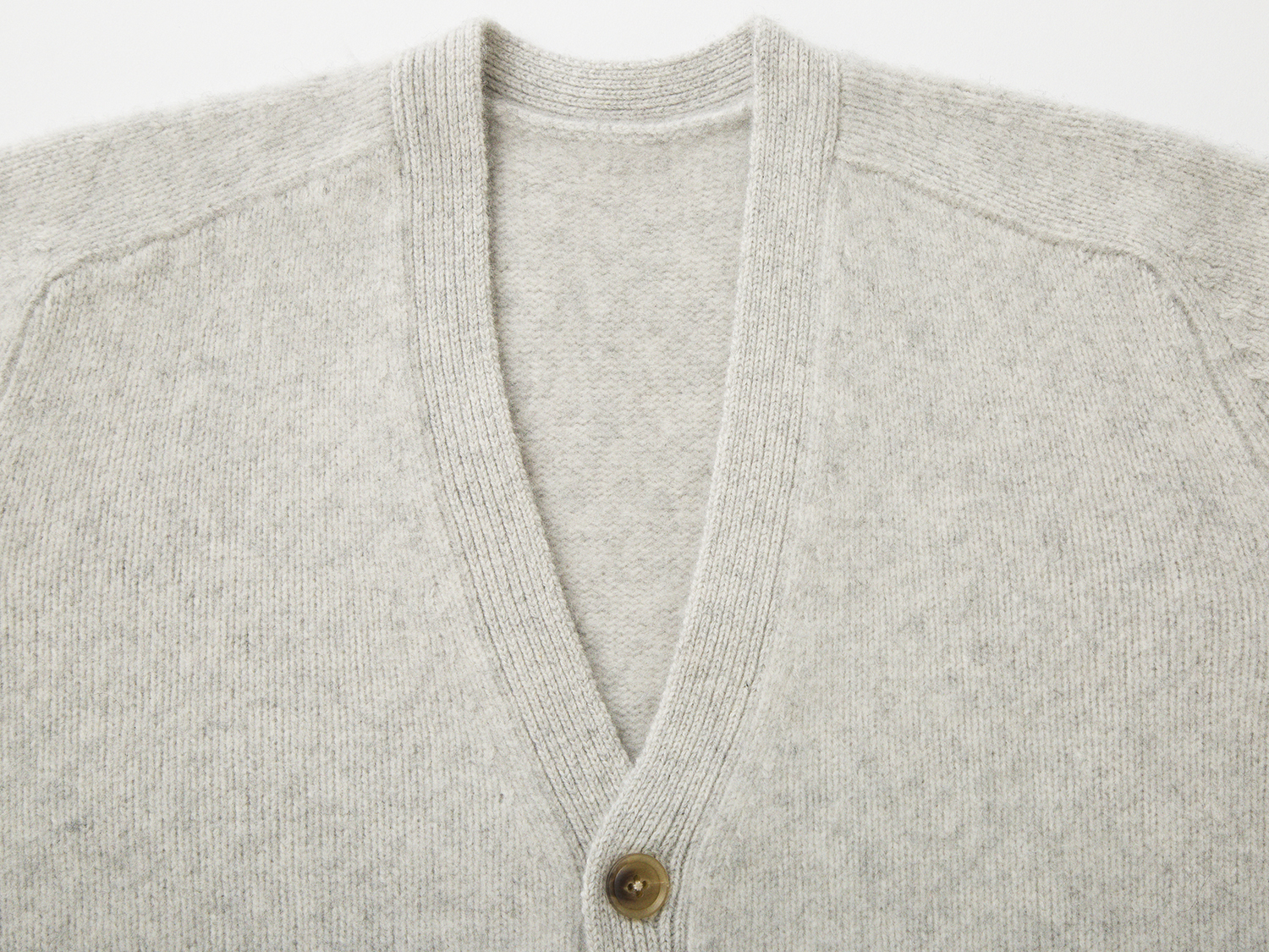 洋服好きの間で密かに話題を呼ぶ「田中さんのカシミヤセーター」