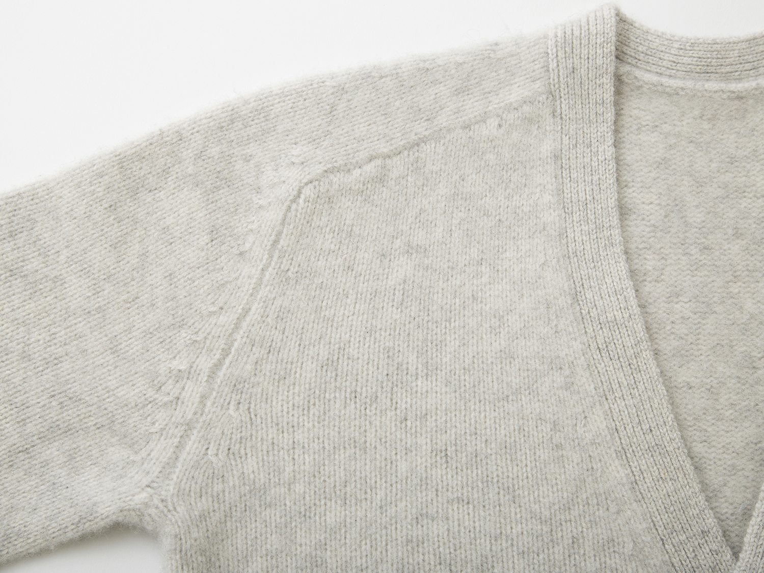 洋服好きの間で密かに話題を呼ぶ「田中さんのカシミヤセーター」