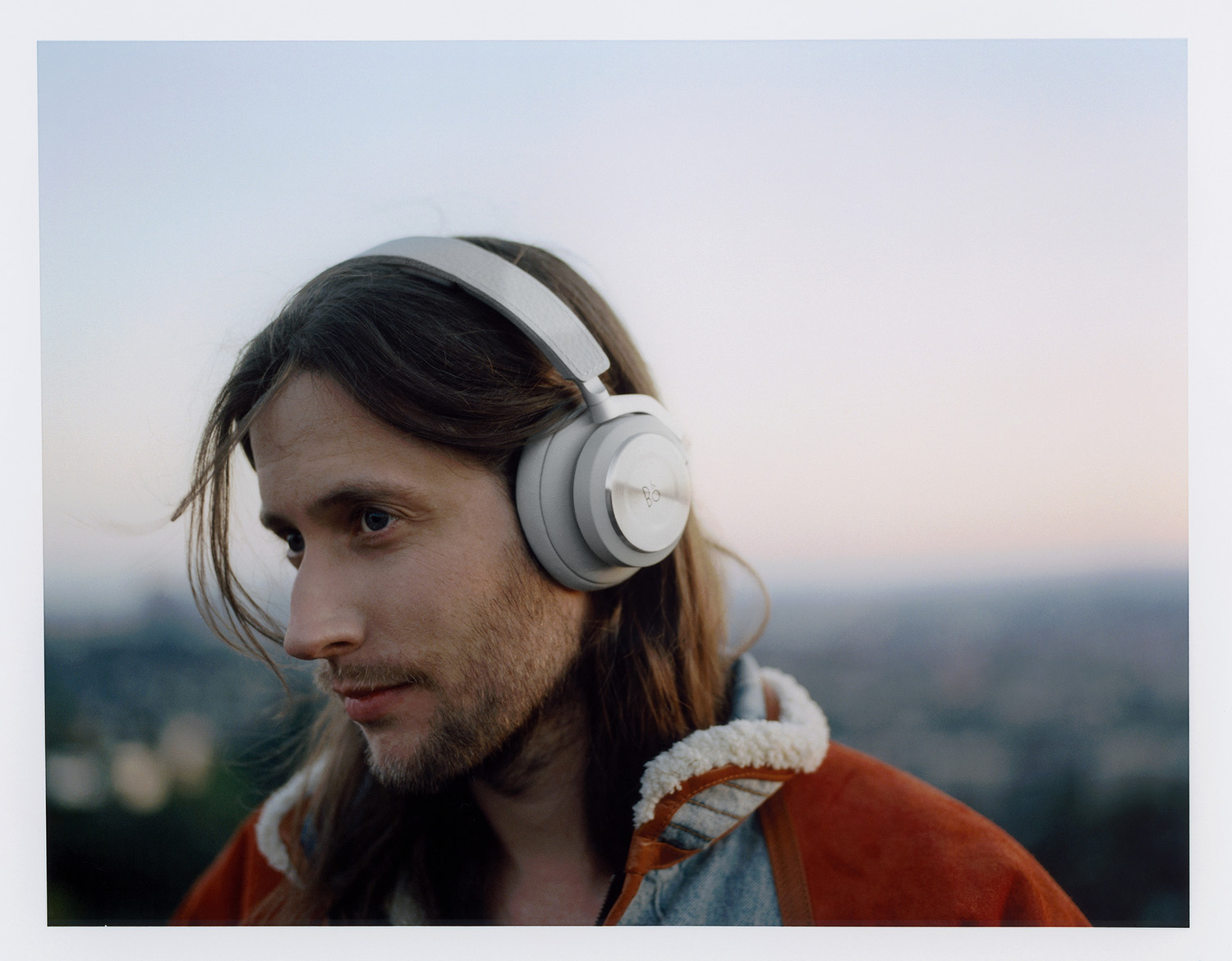 サウンドと旅のユニークなつながりを探求した、RIMOWA × Bang