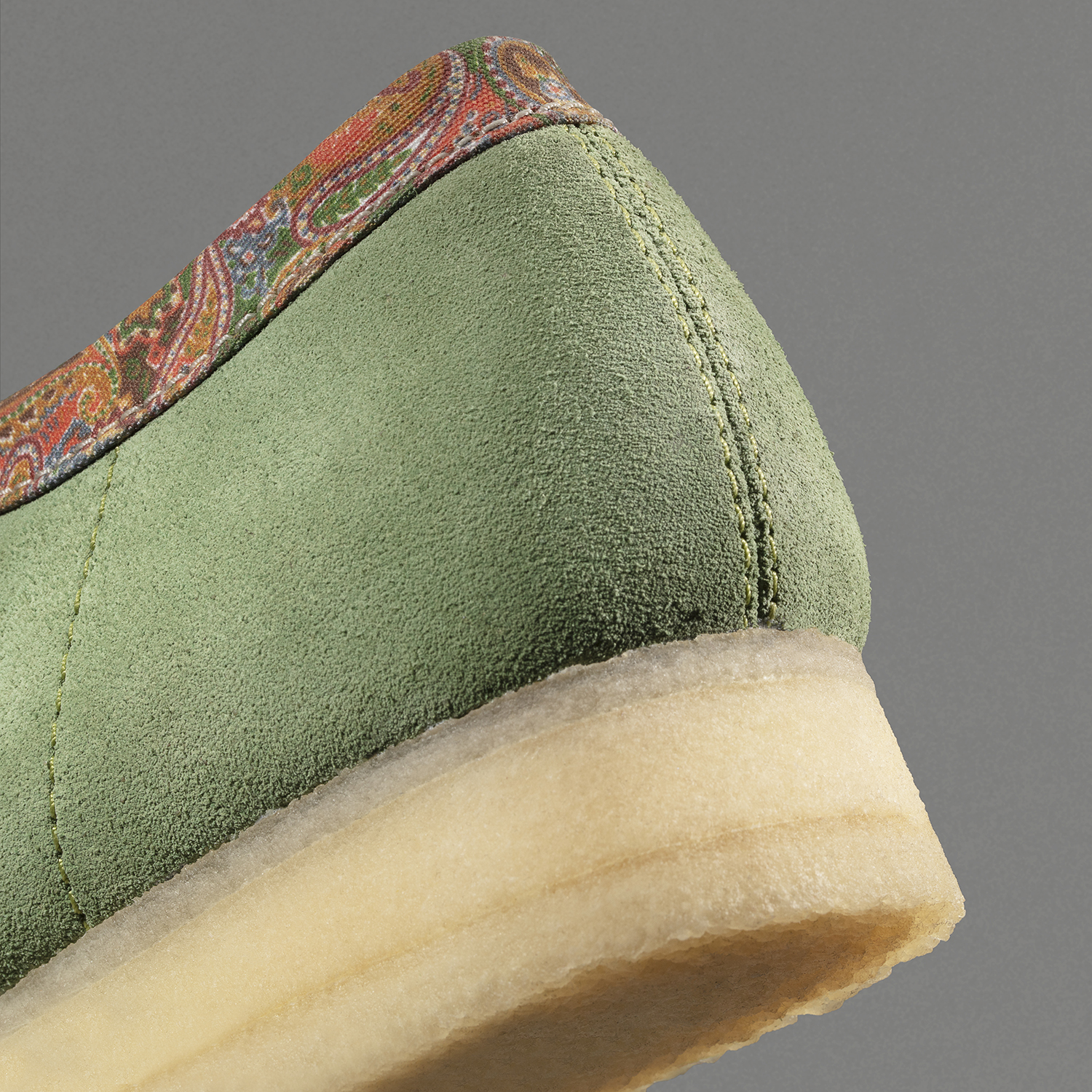 STUSSYとClarksの新作コラボレーションシューズが10月5日に発売