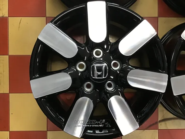 ホイール・15インチ中古品新型フリードAir Ex純正アルミ4本set J32