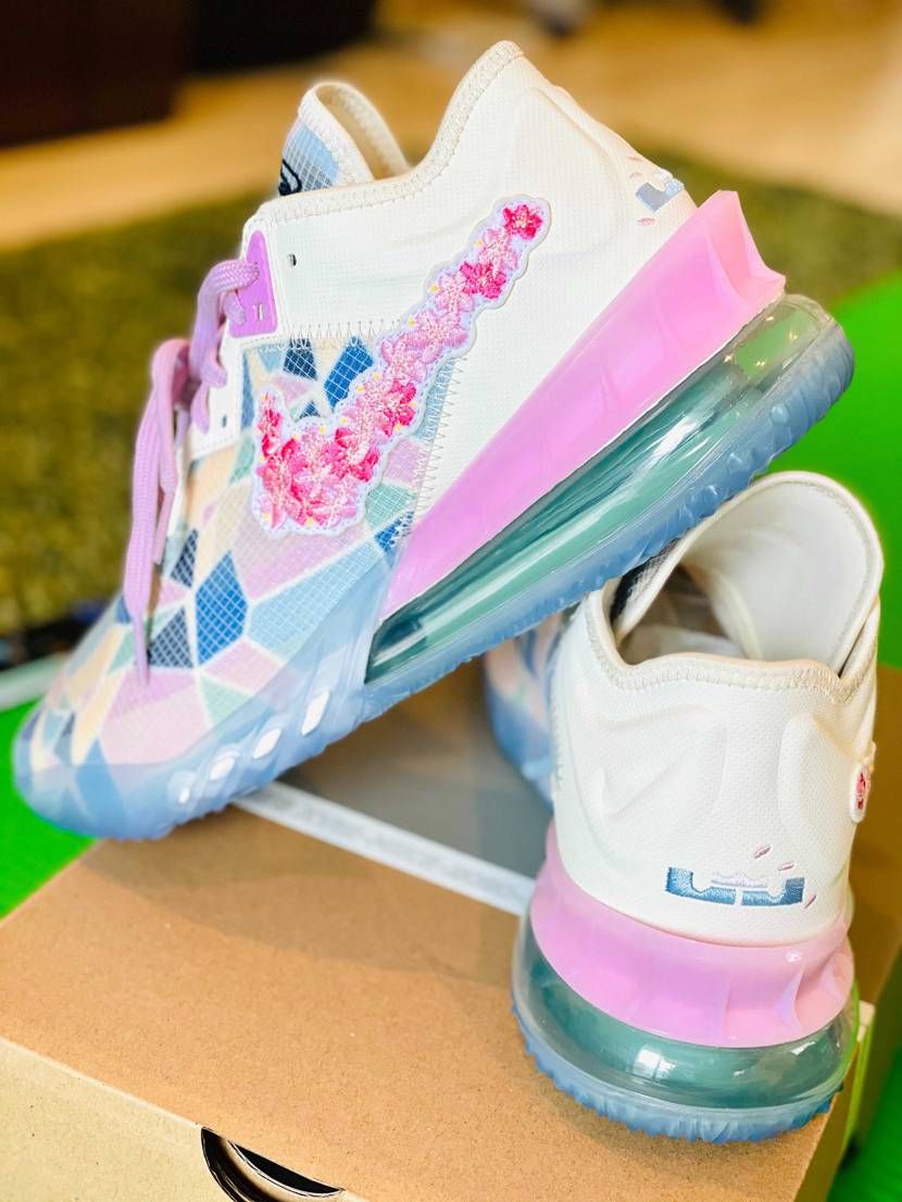 アトモス × ナイキ レブロン18 ロー 