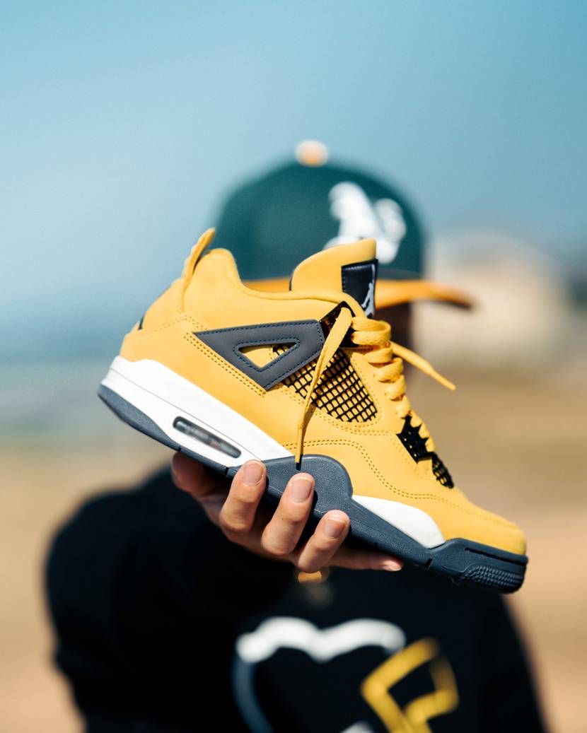 ナイキ GS エアジョーダン4 