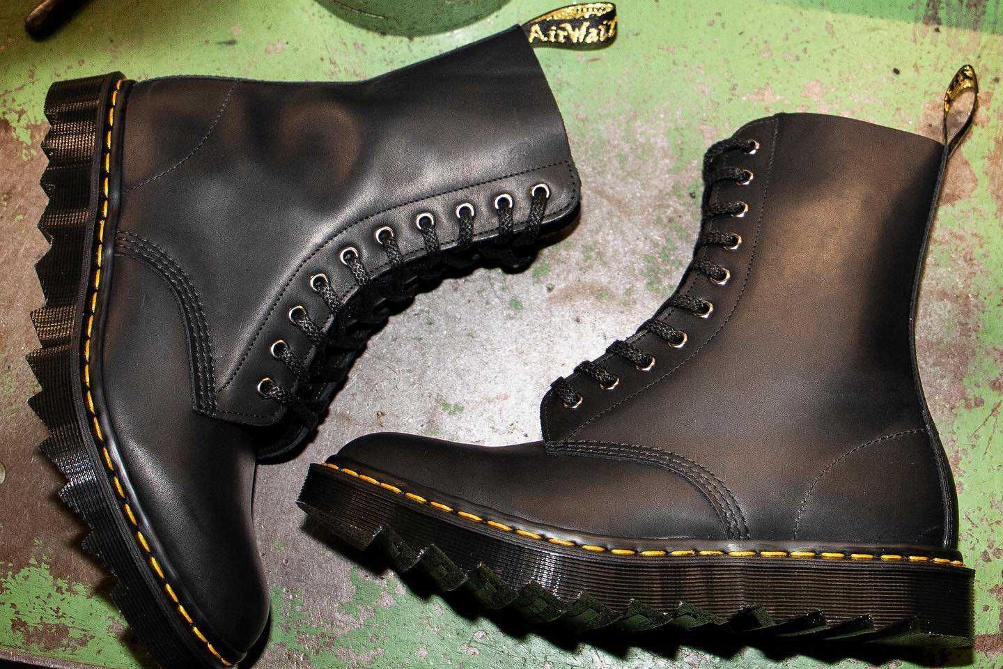 ドクターマーチンの「10ホール」とは？特徴やサイズ感、おすすめコーデ