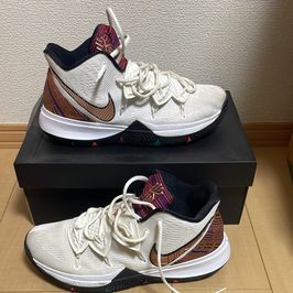 カイリー5(KYRIE 5)/ナイキ 人気の新作を安心売買【スニーカーダンク】