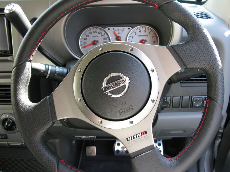 日産純正 MOMOスポーツステアリング(エアバッグ付き) のパーツレビュー