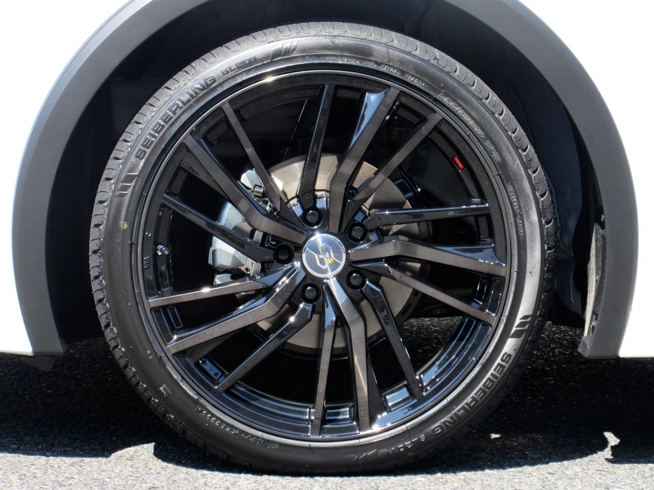 ホイールキャップ＆スチールホイールから、アルミホイールへ交換