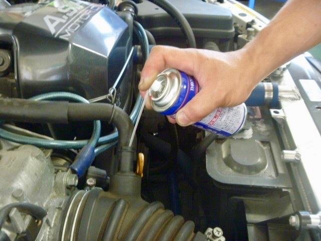 WAKO'Sスロットルバルブクリーナー、こんなふうに施工。効き目ありま