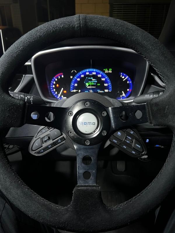 TOMS スポーツステアリング 32Φ 3スポーク センターパット付き TOMS