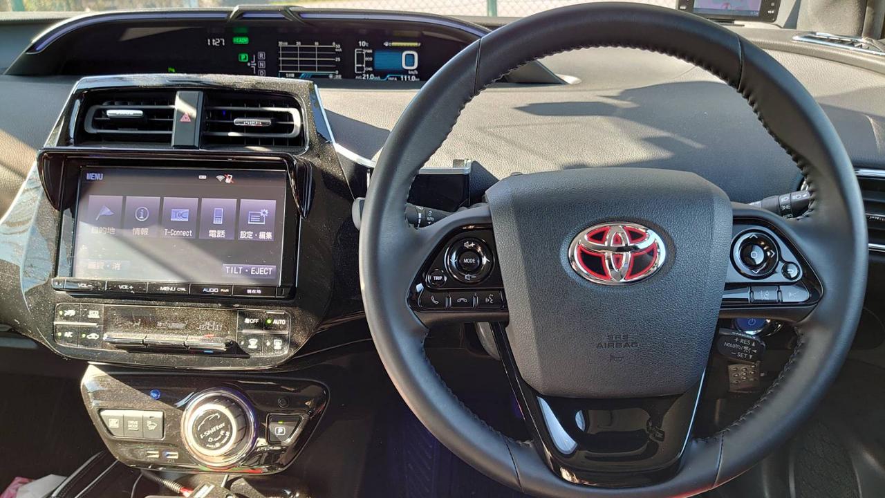 トヨタ(純正) ピアノブラック ステアリングスイッチ のパーツレビュー