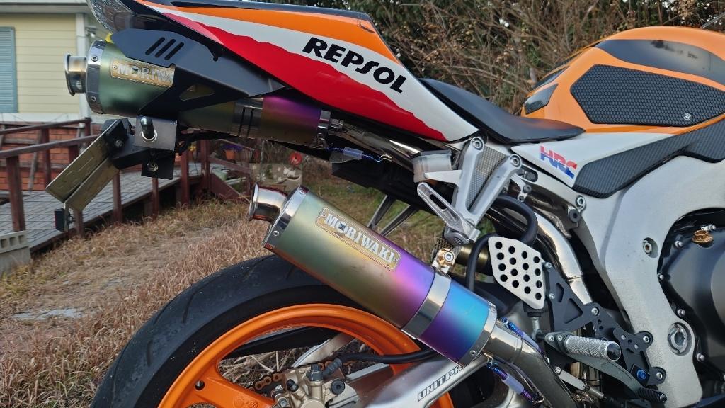 MORRIWAKI ENGINEERING MORIWAKI ZERO フルエキ2本出し のパーツ