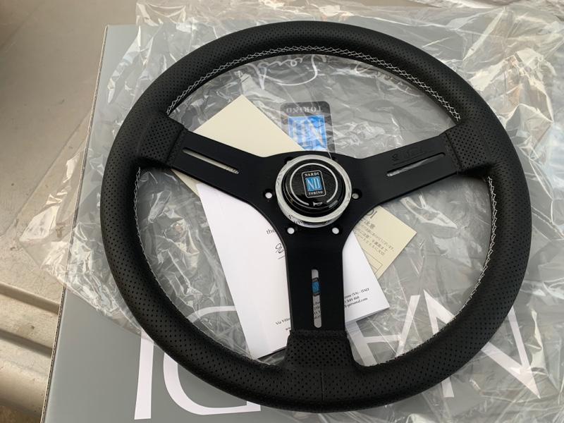NARDI コンペティション 33 BLKパンチングレザー&ブラックスポーク