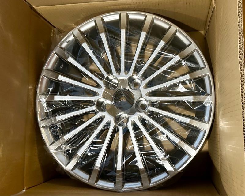 トヨタ(純正) 220系クラウン(標準仕様)純正ホイール のパーツレビュー