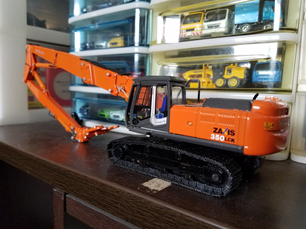 ミニカーレビュー ~日立建機 ZAXIS350LCKビル解体機(1/50)編~｜よもぎ