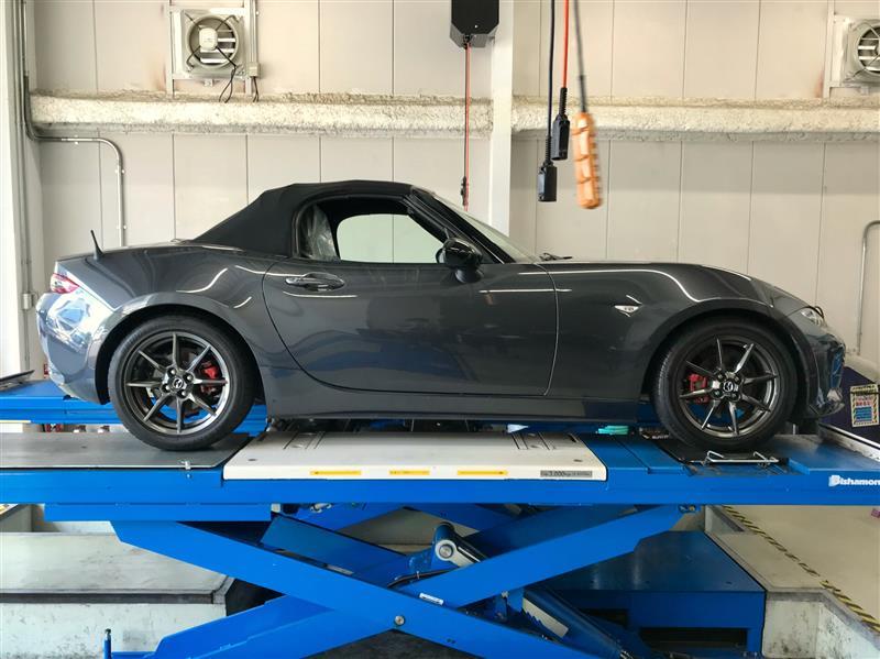 このくらいの車高もいいですね。“TEIN FLEX Z”を装着して、フロント