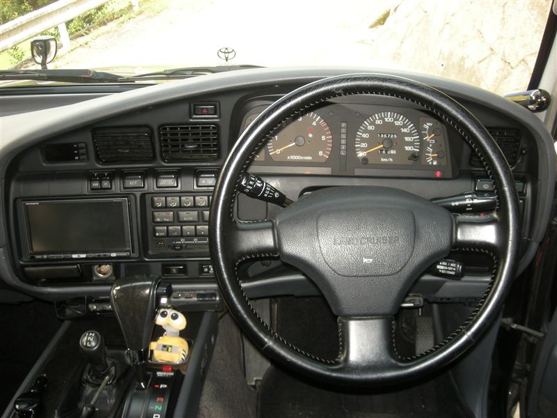 ウッドコンビステアリングに交換。。。（トヨタ ランドクルーザー80