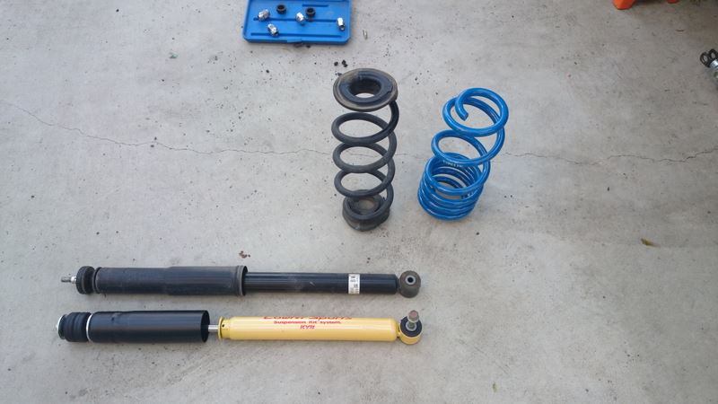 KYBローファースポーツ＋エスペリア アクティブスーパーダウンサス