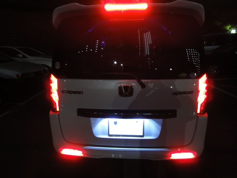 コーリンプロジェクトTYCテールレンズ取付②（ホンダ ステップワゴン