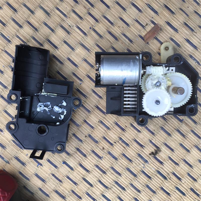 R32エアコンモードドアアクチュエーター交換（日産 スカイライン・R32